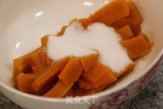 南瓜芝麻球的做法步骤:3