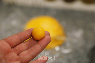 南瓜芝麻球的做法步骤:8