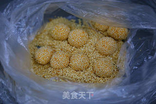 南瓜芝麻球的做法步骤:10