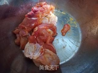 奥尔良烤鸡腿堡的做法步骤:2