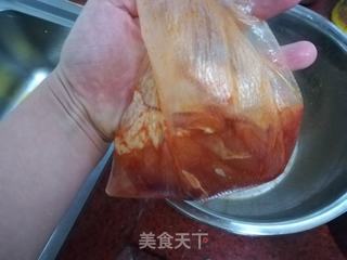 奥尔良烤鸡腿堡的做法步骤:3