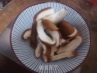 扇贝肉茄汁蝴蝶面的做法步骤：1