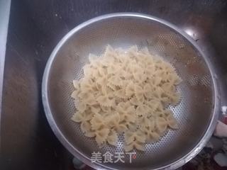 扇贝肉茄汁蝴蝶面的做法步骤：13