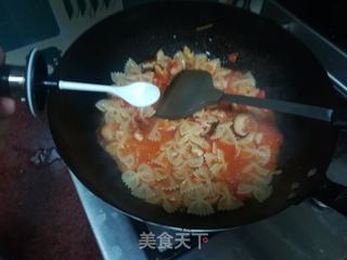 扇贝肉茄汁蝴蝶面的做法步骤：15