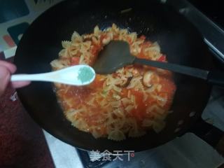 扇贝肉茄汁蝴蝶面的做法步骤：17