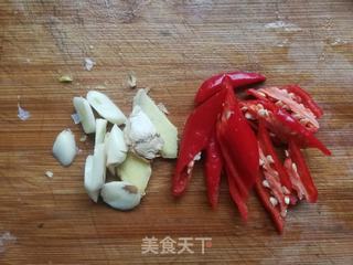 木耳炒笋干的做法步骤:3