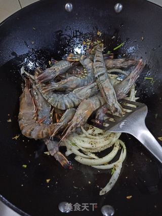 洋葱黑椒虎虾的做法步骤:8