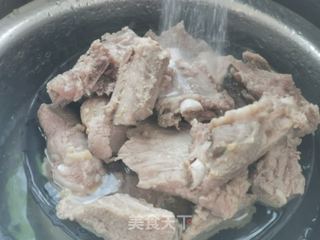 糖醋排骨的做法步骤:2