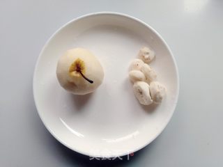 生梨荸荠白果汤的做法步骤:2
