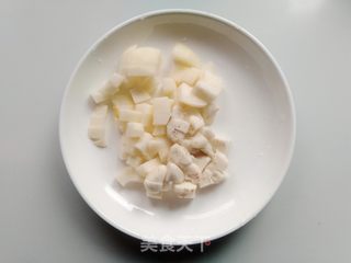 生梨荸荠白果汤的做法步骤:3