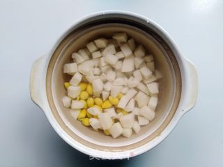 生梨荸荠白果汤的做法步骤:5