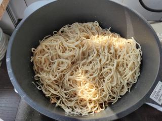 酱油炒面的做法步骤:7
