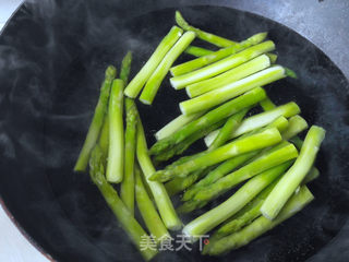煎黑椒牛肉烤肠的做法步骤:2