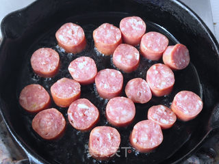 煎黑椒牛肉烤肠的做法步骤:6