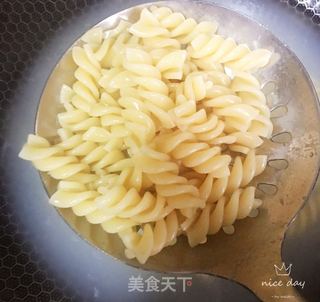 螺旋意面牛排套餐的做法步骤：2