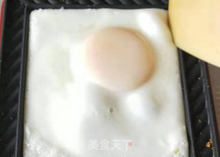 金枪鱼鸡蛋三明治的做法步骤:2