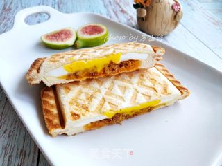 金枪鱼鸡蛋三明治的做法步骤:9
