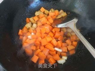胡萝卜肉丁焖饭的做法步骤:7