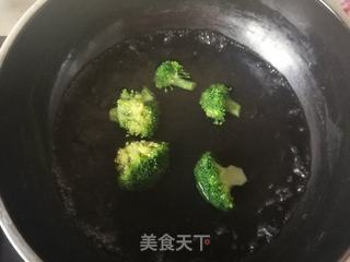 西兰花土豆黑胡椒牛排的做法步骤:4