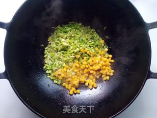 芹菜金枪鱼蛋包饭的做法步骤：3