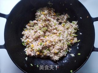 芹菜金枪鱼蛋包饭的做法步骤：5