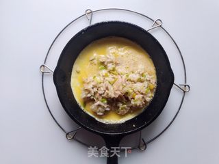 芹菜金枪鱼蛋包饭的做法步骤：8