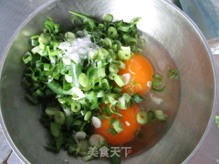 鸡蛋奶酪三明治的做法步骤:2