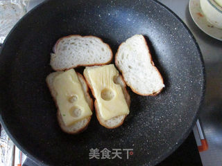 鸡蛋奶酪三明治的做法步骤:8