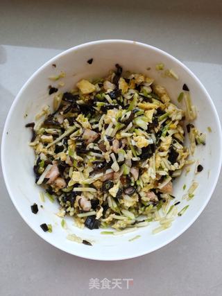 西葫芦虾仁水饺的做法步骤:8