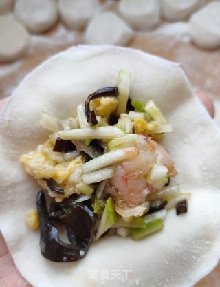 西葫芦虾仁水饺的做法步骤:11