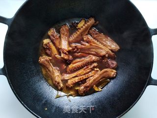 可乐杨梅卤鸭翅的做法步骤:8