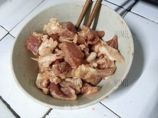 香炸酥肉的做法步骤：1