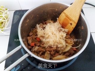 酸菜子姜炒五花肉的做法步骤：6