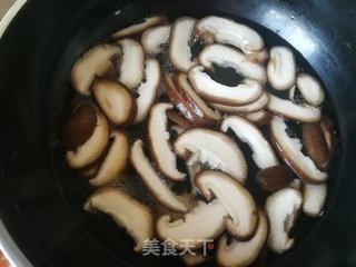 荷兰豆胡萝卜炒香菇的做法步骤:3