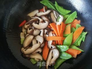 荷兰豆胡萝卜炒香菇的做法步骤:8