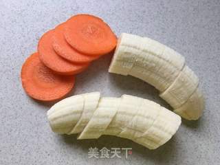 香蕉胡萝卜汁的做法步骤:2
