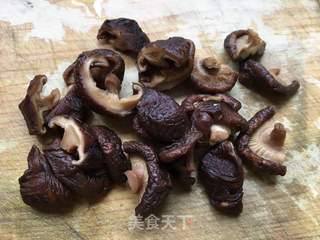 香菇鸡丁焖饭的做法步骤:6