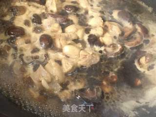 香菇鸡丁焖饭的做法步骤:11