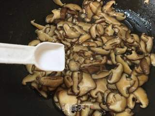大蒜炒香菇的做法步骤:6