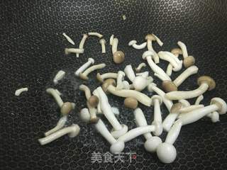荠菜牛肉丸菌菇汤的做法步骤:4