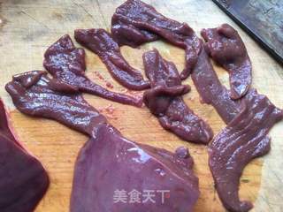 洋葱炒猪肝的做法步骤:2