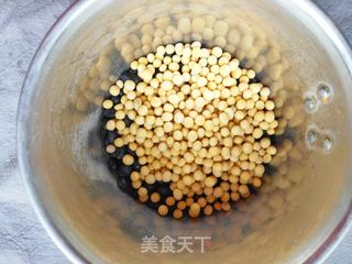 简单好喝的黄豆黑豆豆浆：美容养颜的做法步骤：1