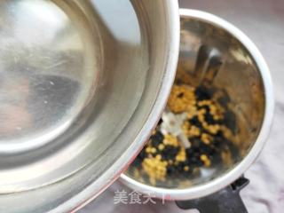 简单好喝的黄豆黑豆豆浆：美容养颜的做法步骤：2