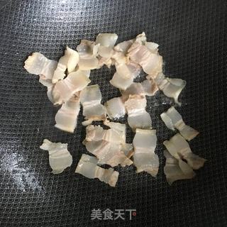 腊肉油豆腐炒大蒜的做法步骤：5