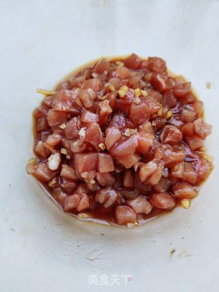 蘑菇韭菜猪肉水饺的做法步骤:3