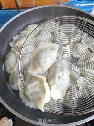 蘑菇韭菜猪肉水饺的做法步骤:12