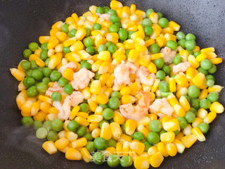 玉米豌豆炒虾仁的做法步骤:6