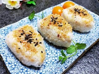 紫菜饭团的做法步骤:13