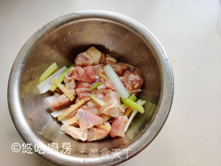 香菇鸡腿焖饭的做法步骤:3