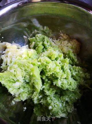 包菜鸡蛋胡萝卜烫面蒸饺的做法步骤:4